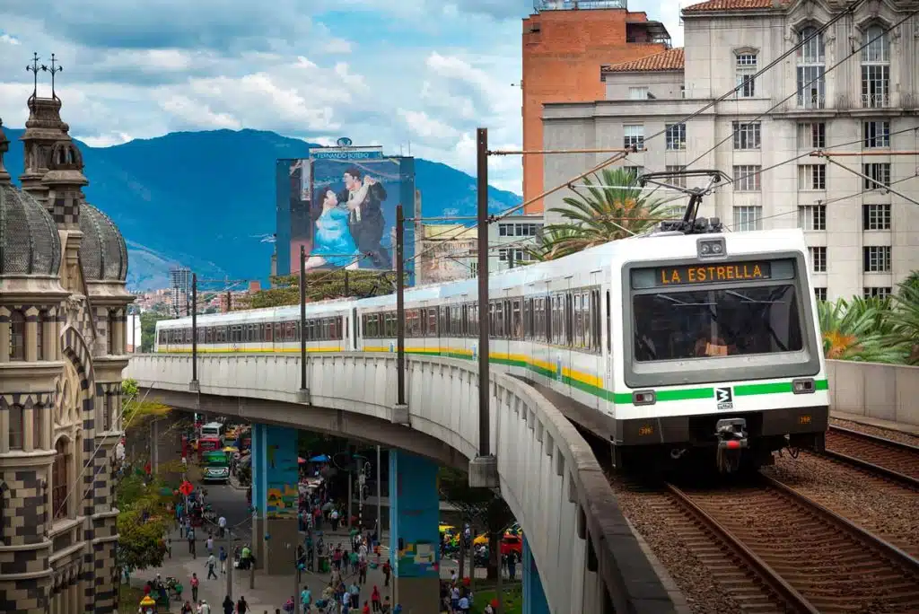 metro de medellin y museo de antioquia 8